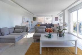 Beautiful modern house lake view 15 min from Paris